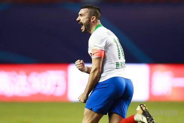 鸭梨低迷失点！青岛3连败0进球 滑向榜尾难阻挡
